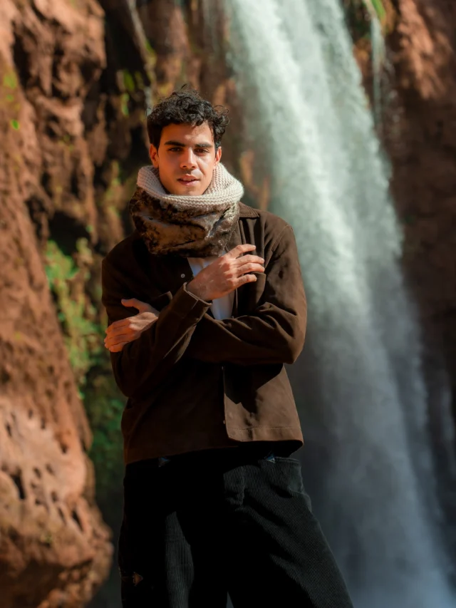 Water behind him. Fire within.
He doesn’t speak — he listens.
A quiet force wrapped in CONSTASY.

Born of contradiction.
Coming soon online.

#CONSTASY #Ondine #FW26 #MadeInGreece #Marrakech